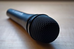 800px-SennMicrophone Chris Engelsema