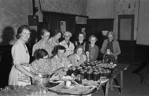 Members_of_Meifod_Womens_Institute_making_jam_(4365774412)