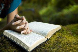 women praying